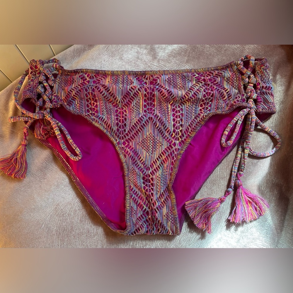 Becca size M swim suit bottoms